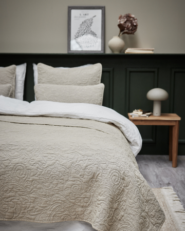 Isabelle sengesæt fra Lene Bjerre – broderet sengetøj i blødt, eksklusivt materiale.