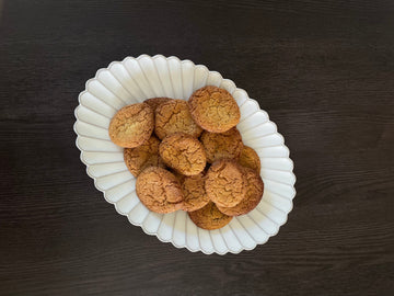 Hjemmelavet chai cookies med smag af efterår på smukt serveringsfad - Lene Bjerre