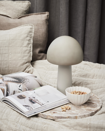 Klassisk grå ledningsfri bordlampe fra Lene Bjerre