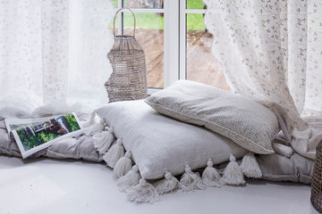 Beige pyntepuder og sofapuder