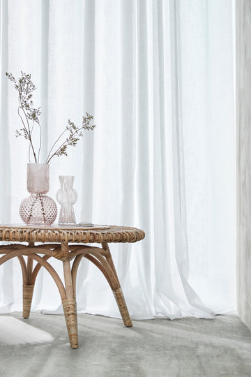 Lette og gennemsigtige gardiner