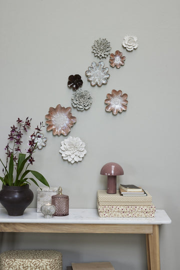 Floria vægdekoration Ø13 cm. grå porcelæn LENE BJERRE