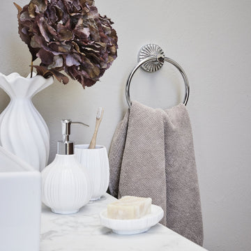 Lily dispenser hvid keramik H16,3 cm LENE BJERRE