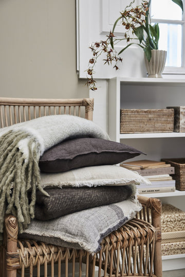 Essia plaid 170x130 cm. råhvid LENE BJERRE