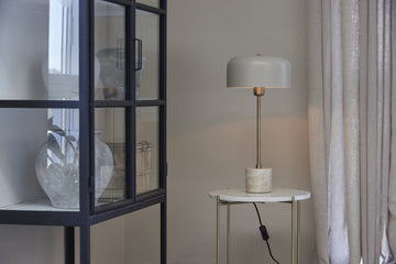 Sofillia bordlampe H53 cm. sand marm LENE BJERRE