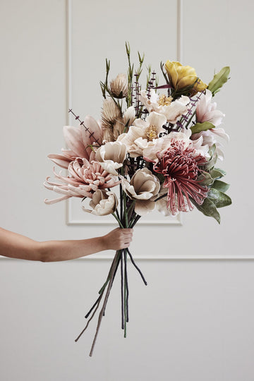 Happia stor dekorationsblomst okker L58 LENE BJERRE