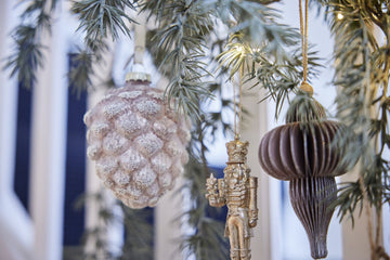 Nuttia nøddeknækker H10 cm. lys guld Lene Bjerre Design DK