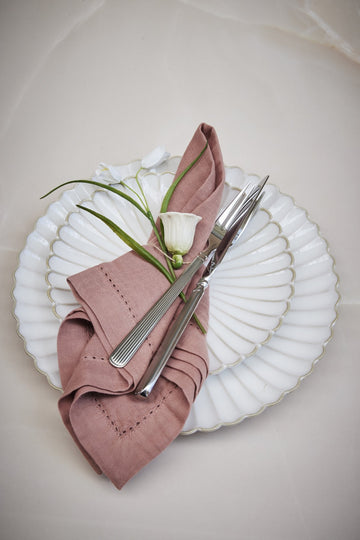 Dehlia påskeblomst ophæng keramik H4,7 cm hvid LENE BJERRE