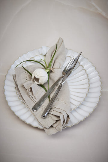 Dehlia påskeblomst ophæng keramik H5,5 cm hvid LENE BJERRE