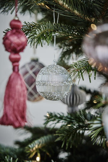 Alma julekugle H8 cm. sølv perler