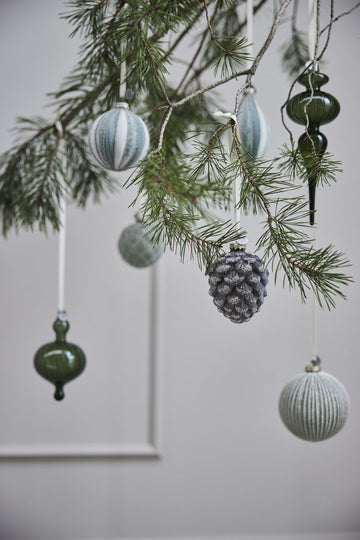 Nomillia julekugle H13 cm. råhvid