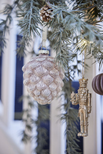 Nuttia nøddeknækker H10 cm. lys guld Lene Bjerre Design DK