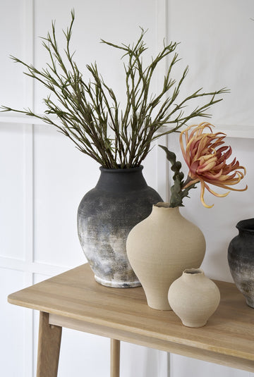 Hesille vase H32 cm. sand keramik LENE BJERRE